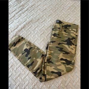 NWOT GAP Camo Denim/Legging